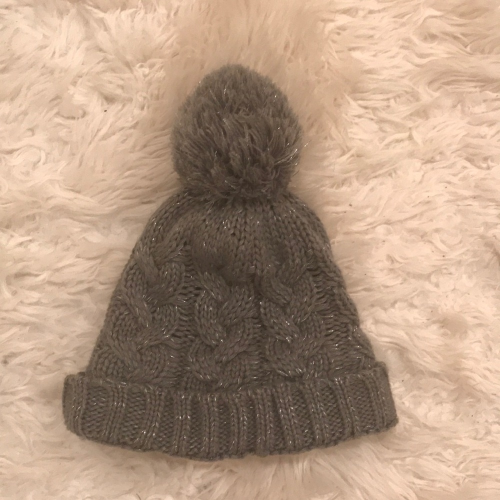 Cableknit grey and silver pom pom hat